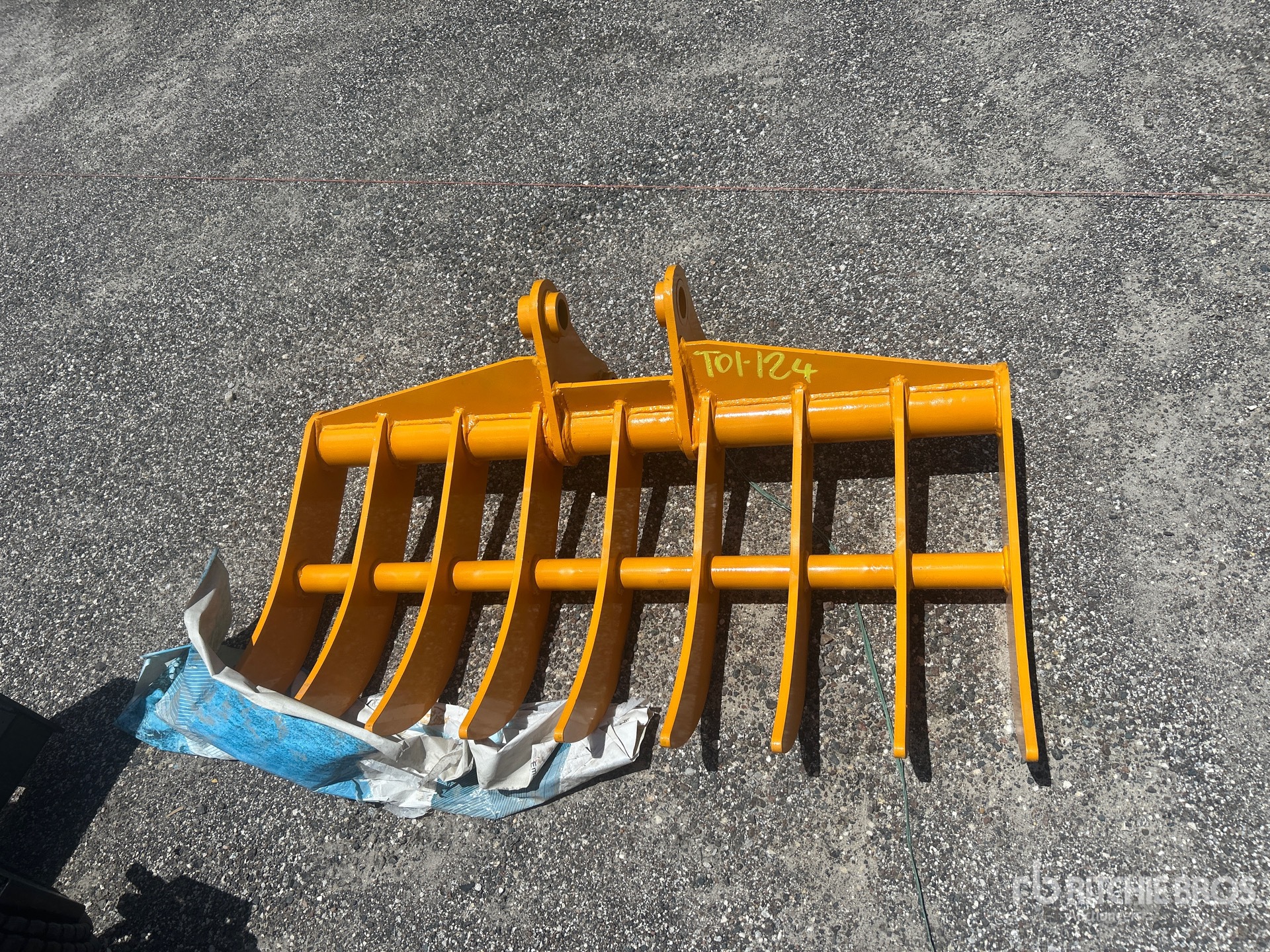 2025 GIYI Excavator Rake - Fits Cat 305 (Unused)