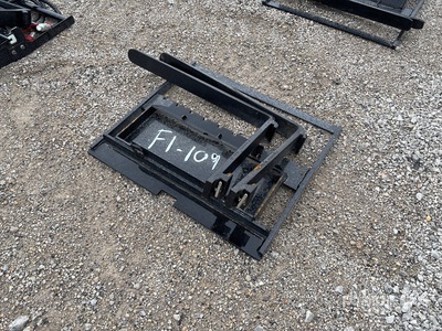 2025 GIYI GY-XHC 29 in Mini Skid Steer Forks (Unused)