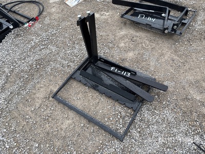 2025 GIYI GY-XHC 29 in Mini Skid Steer Forks (Unused)