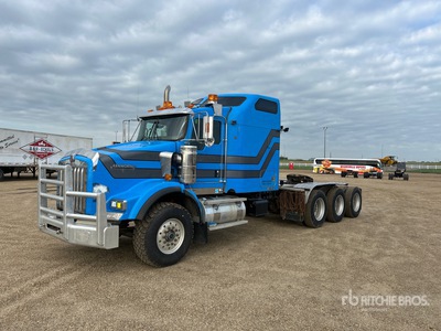 2007 Kenworth T800 8x6 Tri/A Sleeper Truck Tractor