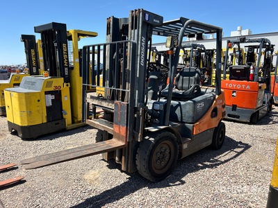 2015 Doosan G25E-5 4600 lb Pneumatic Tire Forklift