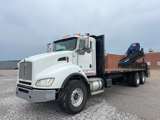 2014 PM PM24023LC 24250 lb Knuckle Boom on 2015 Kenworth T4 6x4 Boom Truck