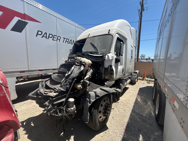 2016 Freightliner Cascadia 125 6x4 T/A Sleeper Truck Tractor (Inoperable)