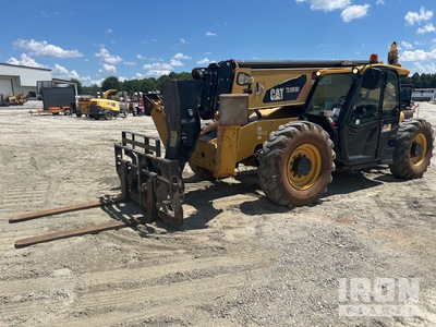 2015 Cat TL1055D を見 Telehandler