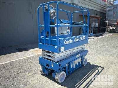 2000 Genie GS1930 Electric Scissor Lift