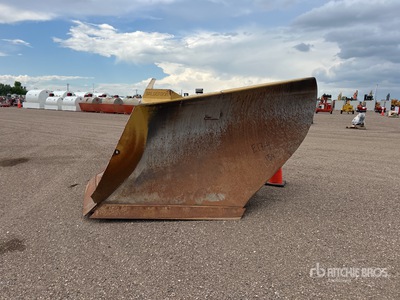 2008 Cat 230-7098 32 in V-Plow Varios accesorios motoniveladora