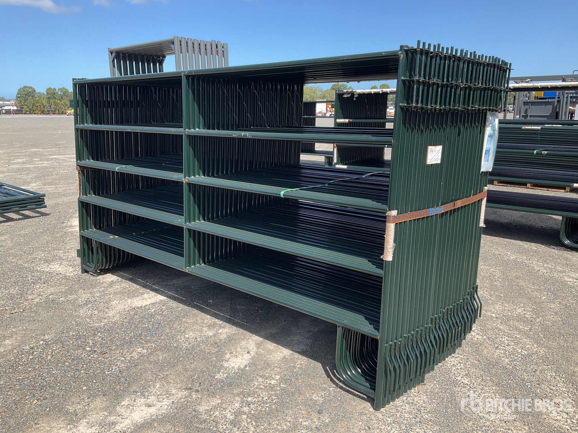 Quantity of (31) BYT 2.9 m x 1.5 m Panneau pour bétail (Unused)