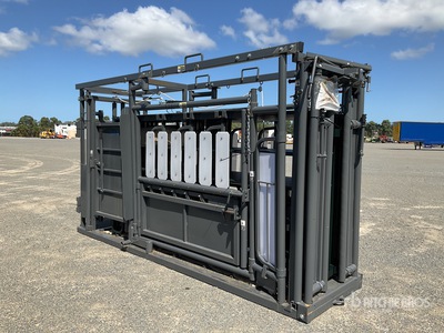 BYT 3.8 m Stockman Cattle Squeeze Chute (Unused)