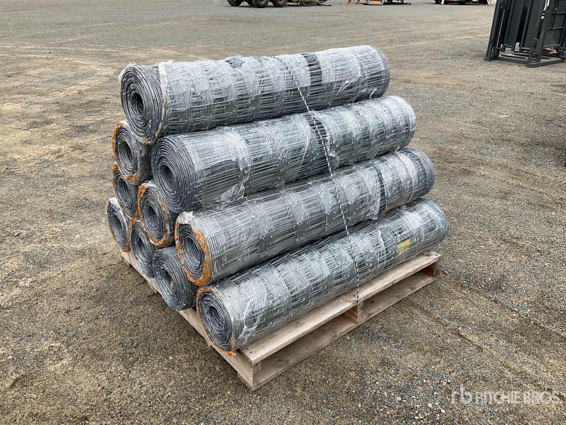Quantity of (6) BYT 300 ft x 4 ft Galvanized Farm Clôture (Unused)