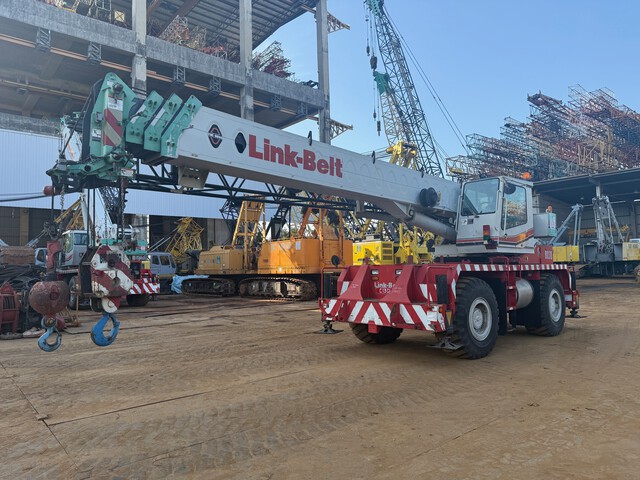 2013 Link-Belt RTC 8030-2 30 t 4x4x4 Rough Terrain Crane