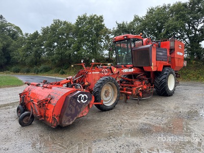 1998 Matrot M41H Self-Propelled 6 Row Machine A Betteraves Electronic Sugar Beet Harvester