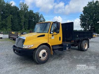 2007 International 4300 4x2 S/A Dump Truck