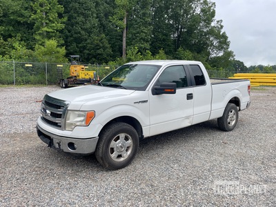 2013 Ford F-150 XLT 4x2 Extended Cab بيك اب