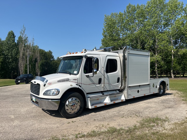 2005 Freightliner M2 4x2 Crew Cab Versatile Hauler Truck 2005 Freightliner M2 4x2 Crew Cab Versatile Hauler Truck