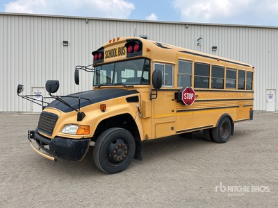 2011 BlueBird Vision 4x2 35-Seat School حافلة
