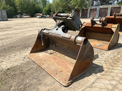 80 in Hydraulic Tilting Excavator Bucket
