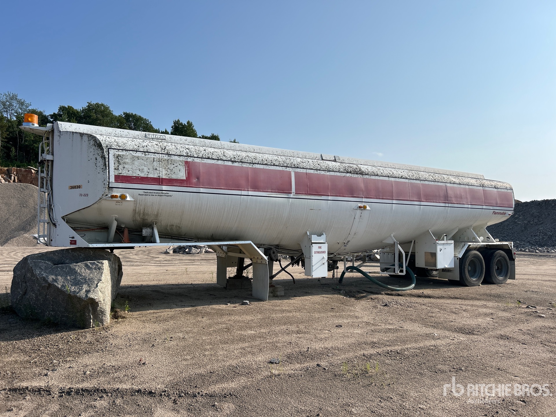 1900 Hutchinson 45000 L T/A Camion-citerne à eau