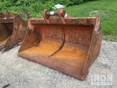 SEC 88 in Q/C Cleanup Excavator Bucket - Fits John Deere/Hitachi EX-300 - EX350