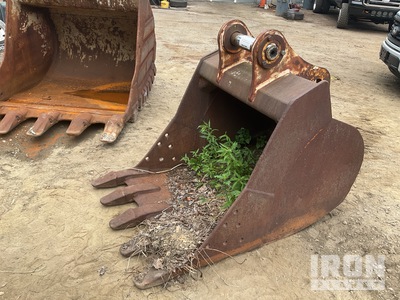 John Deere 42 in Digging Excavator Bucket - Fits 690C/200 LC