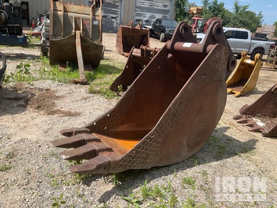 34 in Digging Excavator Bucket - Fits Deere 892