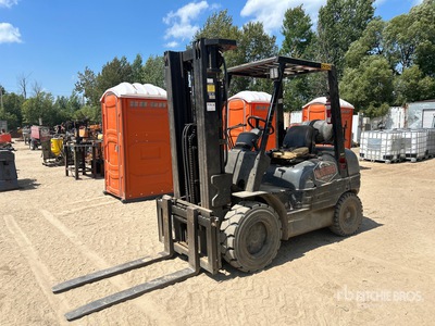 1999 Toyota 02-6FGU30 6000 lb Pneumatic Tire Montacargas