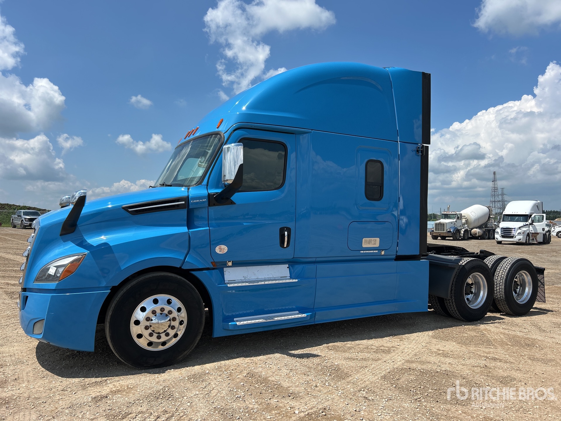 2020 Freightliner Cascadia 126 6x4 T/A Sleeper Truck Tractor