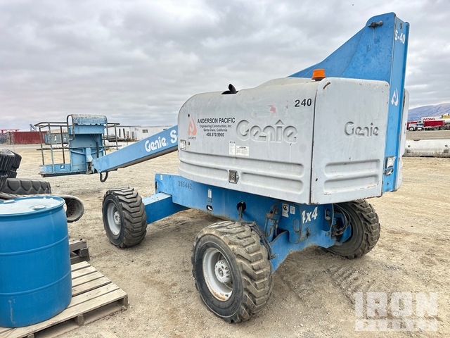 ELEVADOR TELESCóPICO 2001 GENIE 4WD S40