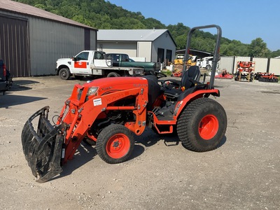2022 Kubota LX2610HSD 4WD Utility Tractor