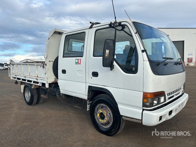 2006 Palfinger M15A12 200 kg Articulated Boom on 2000 Isuzu NPR 4x2 Crew Cab Camion-benne avec grue