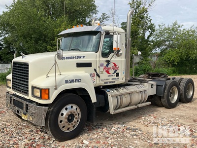 2015 Mack CHU613 6x4 mACK mp8, 10 Speed manual trans, 12K fronts, 46K rears, PTO, 214" wheelbase, dual stack, engine brake Cabeza Tractora Cabina Corta