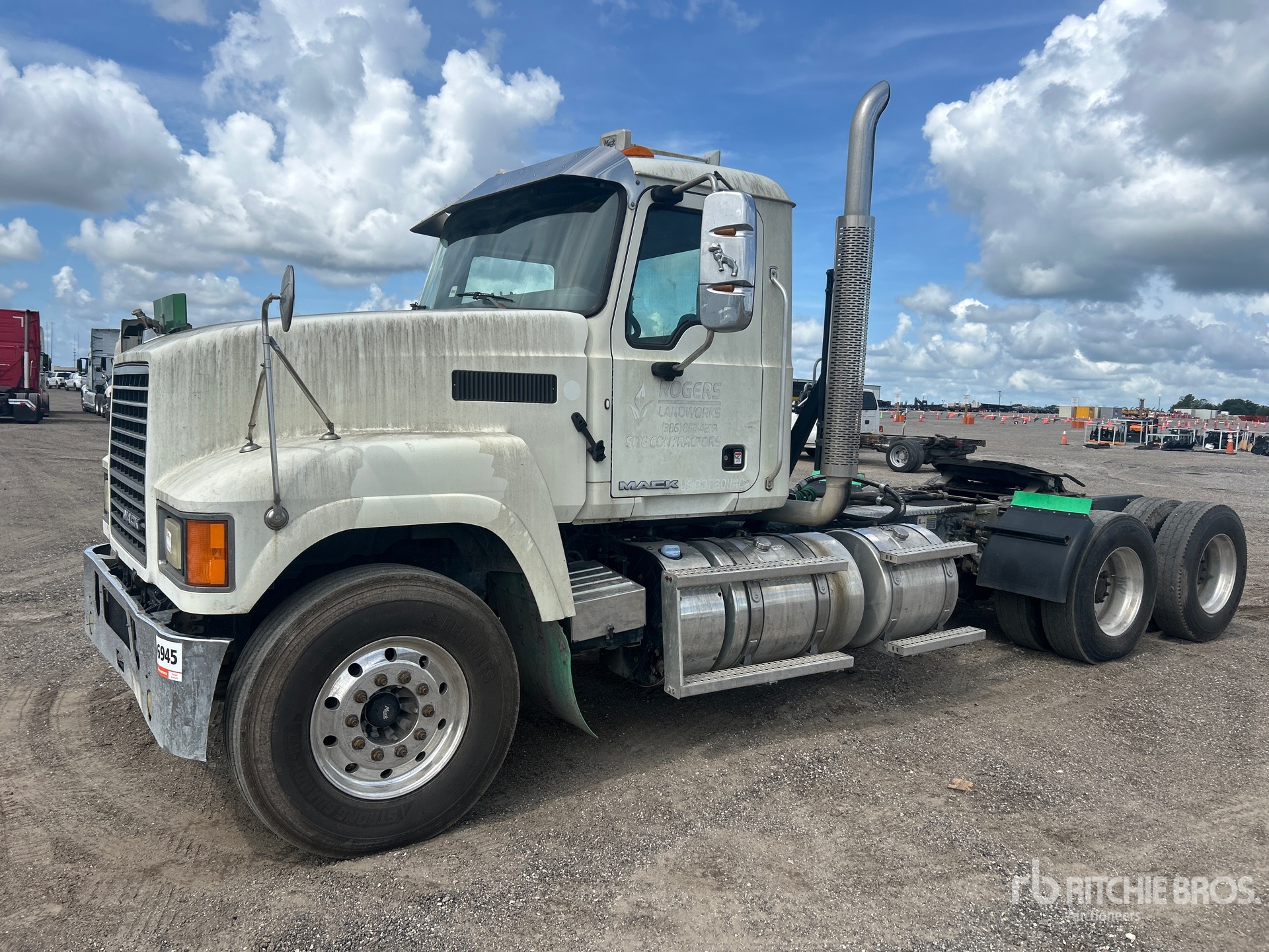 2015 Mack CHU613 6x4 T/A Day Cab Truck Tractor