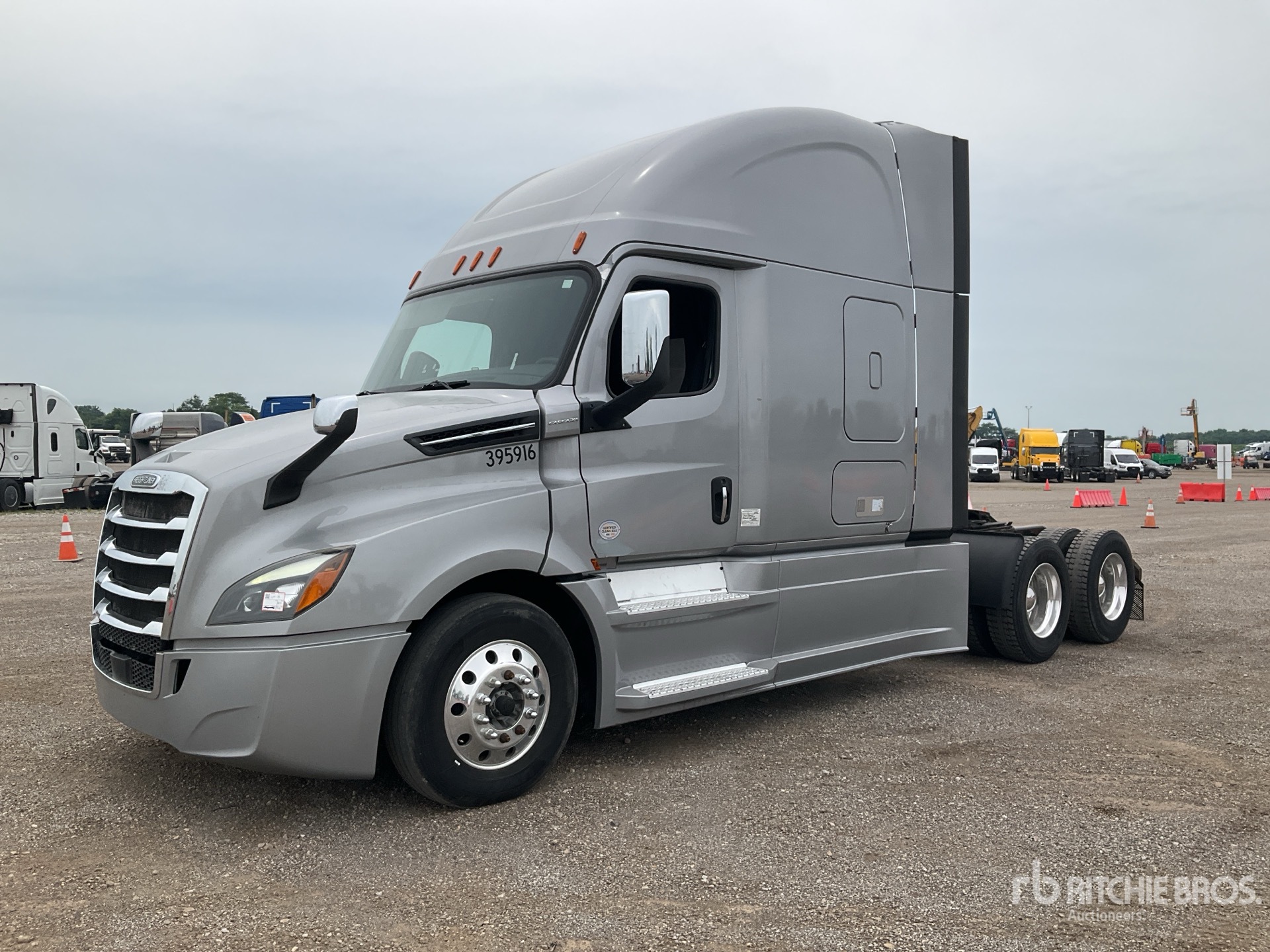 2019 Freightliner Cascadia 126 6x4 T/A Sleeper Truck Tractor