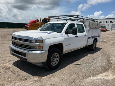 2015 Chevrolet Silverado 3500HD 4x4 Crew Cab Utility Truck