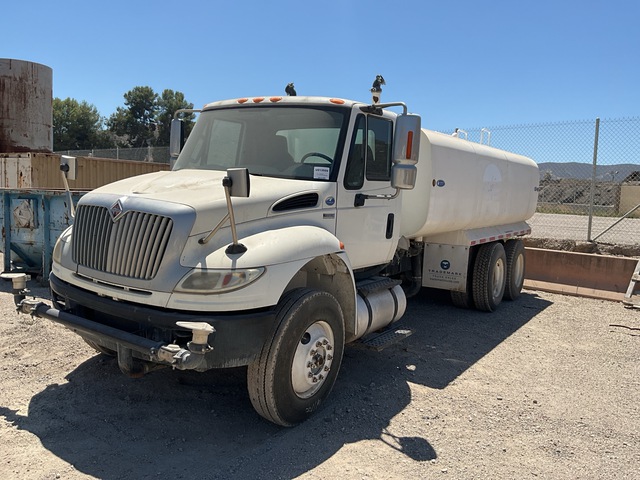2011 International 4400 4300 gal 6x4 Water Truck