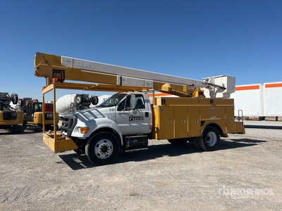 Versalift on 2008 Ford F-750 XL 4x2 Bucket Truck