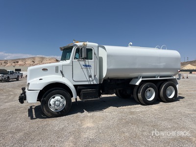 2001 Peterbilt 330 3800 gal 6x4 散水車