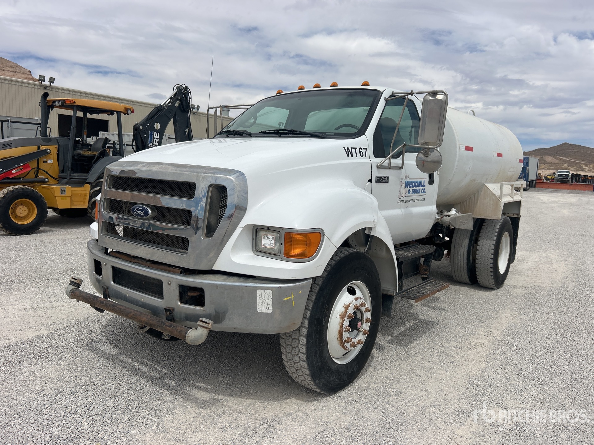 2007 Ford F-750 XL 2000 gal 4x2 Water Truck