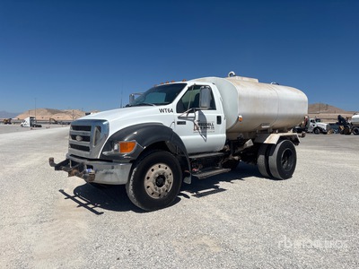 2006 Ford F-750 XL 2000 gal 4x2 Camion cisterna de agua