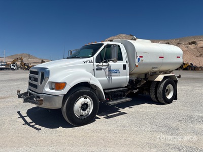 2006 Ford F-750 XL 2000 gal 4x2 Water Truck