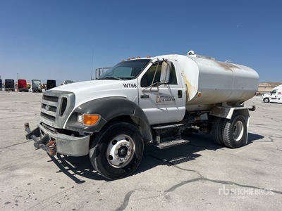 2005 Ford F-750 XL 2000 gal 4x2 Water Truck