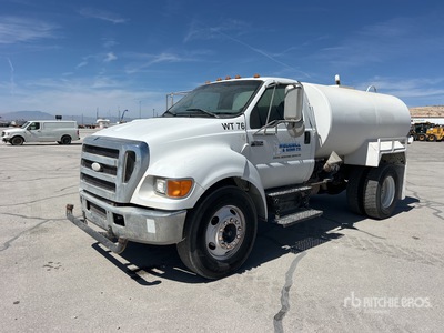 2006 Ford F-650 XL 2000 gal 4x2 散水車