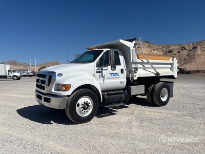 2015 Ford F-750 4x2 شاحنة قلابة /محور واحد