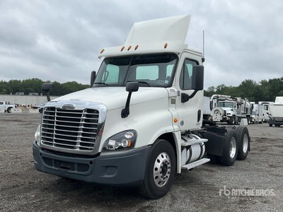 2016 Freightliner Cascadia 125 6x4 T/A Day Cab Truck Tractor