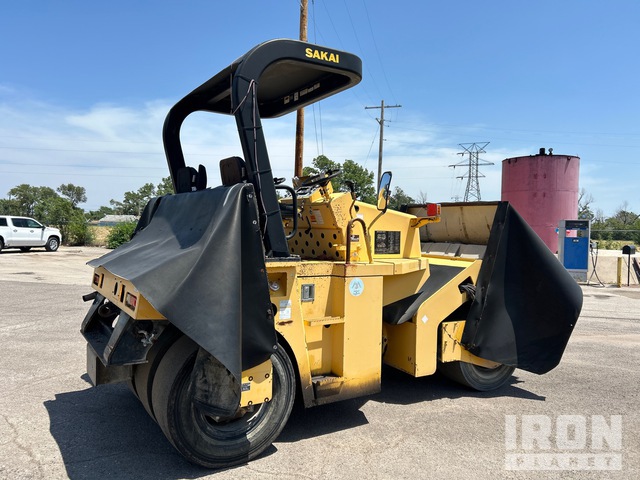 COMPACTADOR NEUMáTICO SAKAI GW750