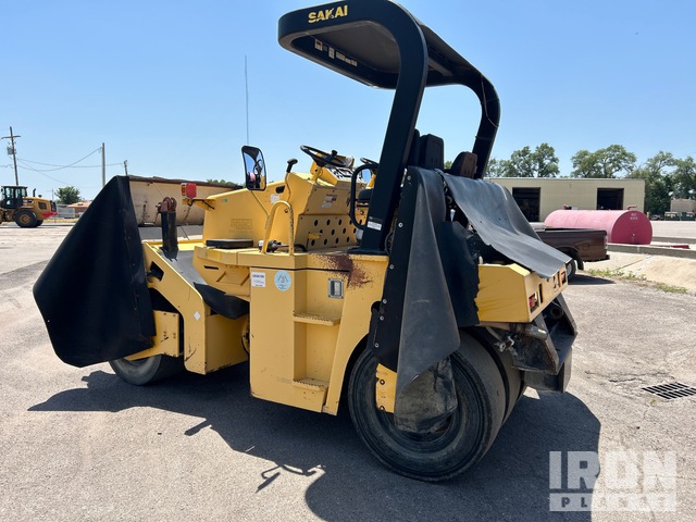 COMPACTADOR NEUMáTICO SAKAI GW750