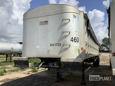 2003 Travis T/102 39 ft T/A Aluminum Frameless Tipping Trailer