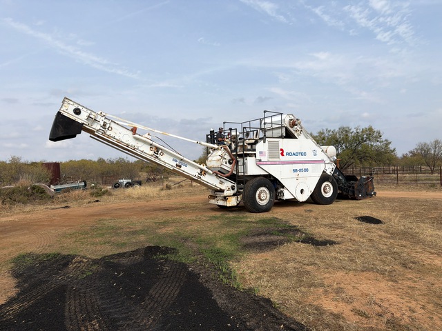 1998 Roadtec SB-2500 Wheel Asphalt Transfer Machine 1998 Roadtec SB-2500 Wheel Asphalt Transfer Machine