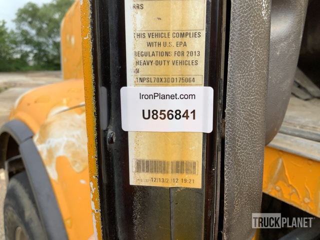 CAMIóN REVOLVEDOR 2013 PETERBILT MCNEILUS 10.5 CYD