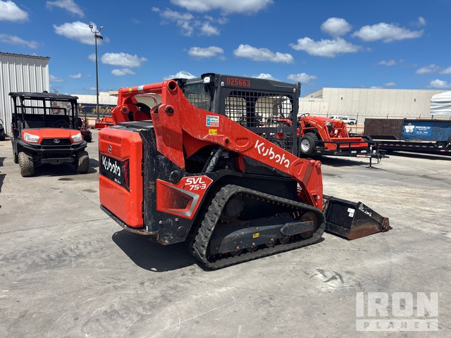 MINI CARGADOR SOBRE ORUGAS KUBOTA SVL753