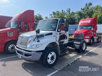 2014 International 4400 4x2 S/A Day Cab Truck Tractor (Inoperable)
